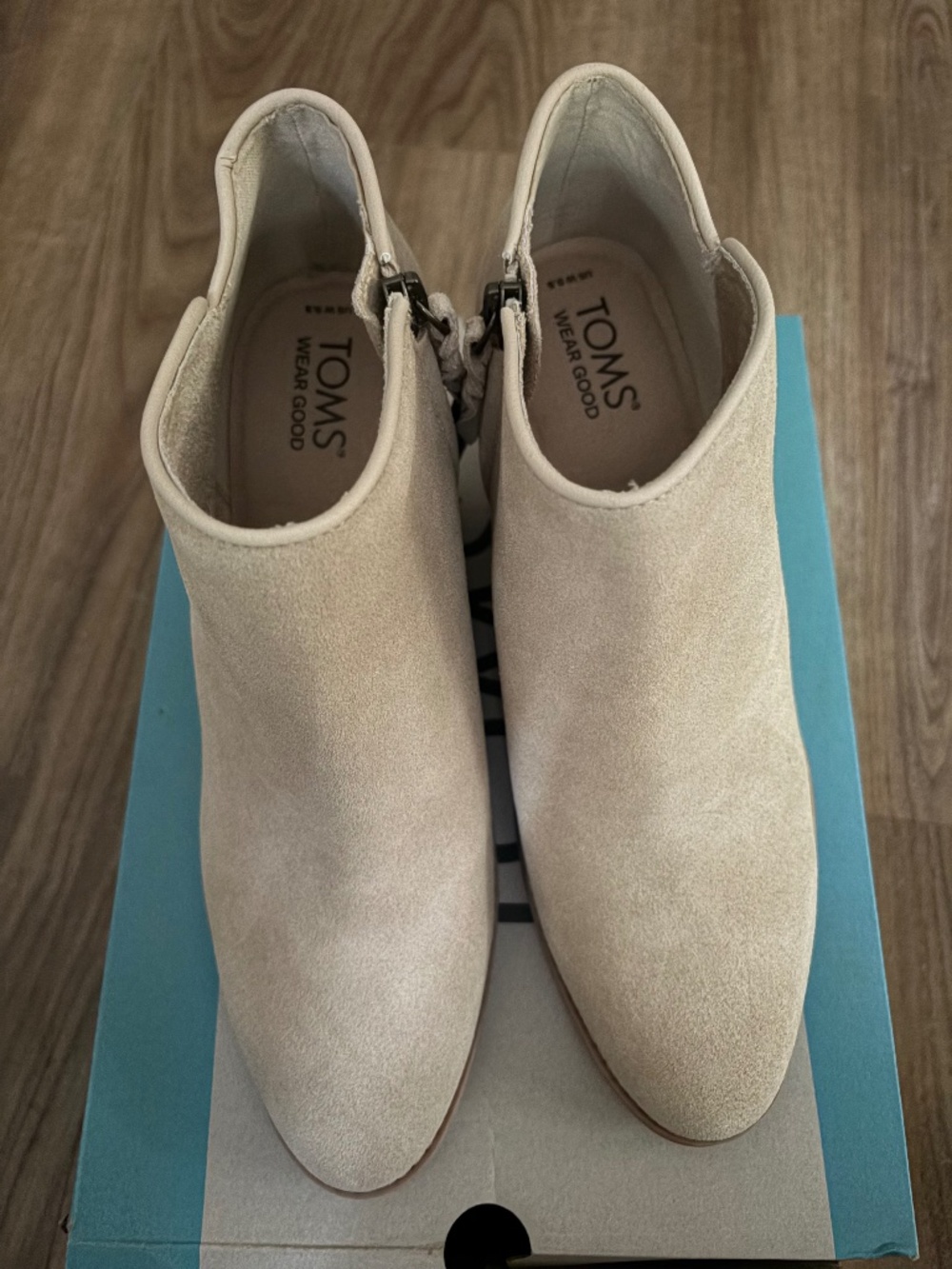 Tom’s women’s Hadley Oatmeal Suede size 9.5